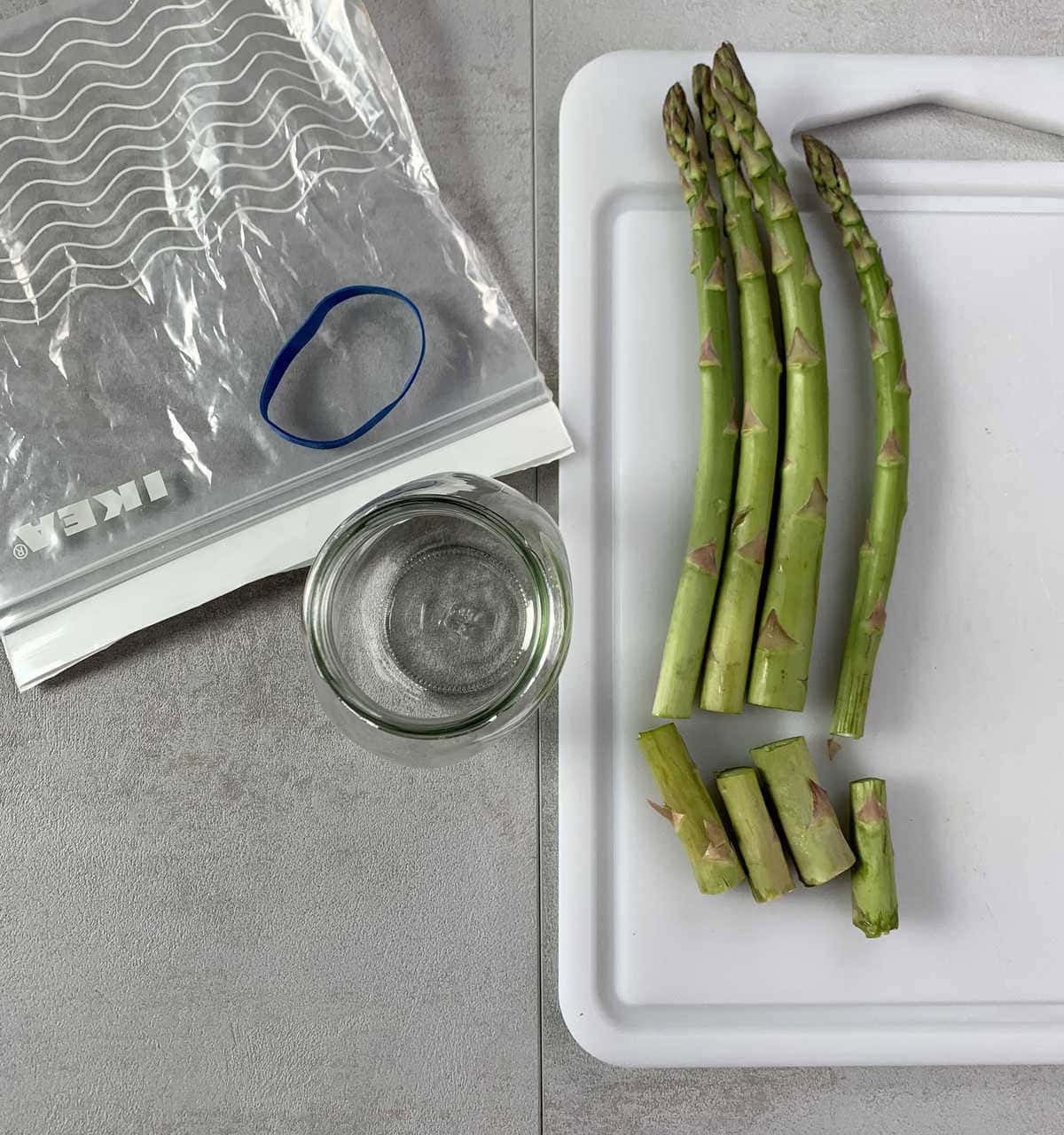 Store Asparagus in a Jar with Water