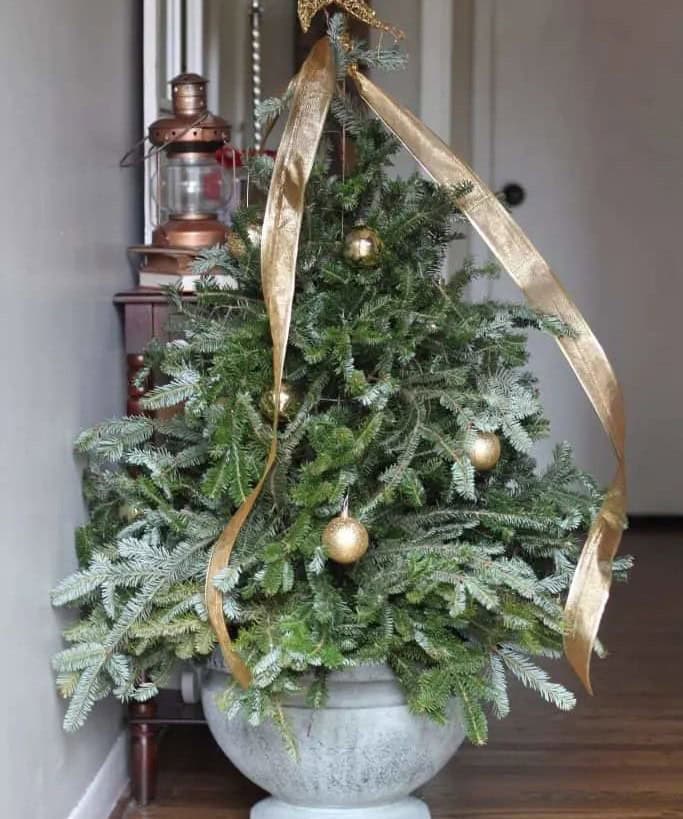 DIY Tomato cage Christmas Tree