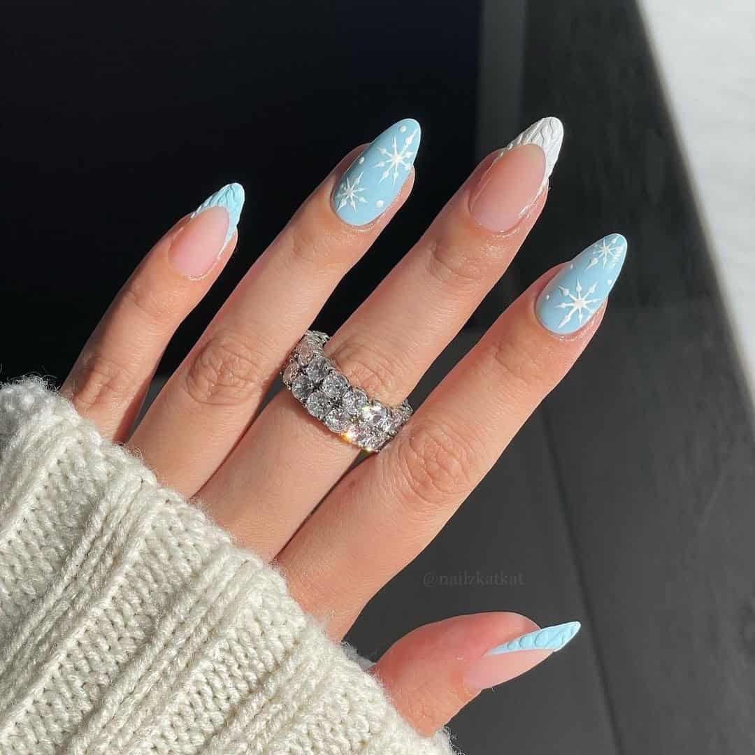 SWEATER NAILS WITH SNOWFLAKE