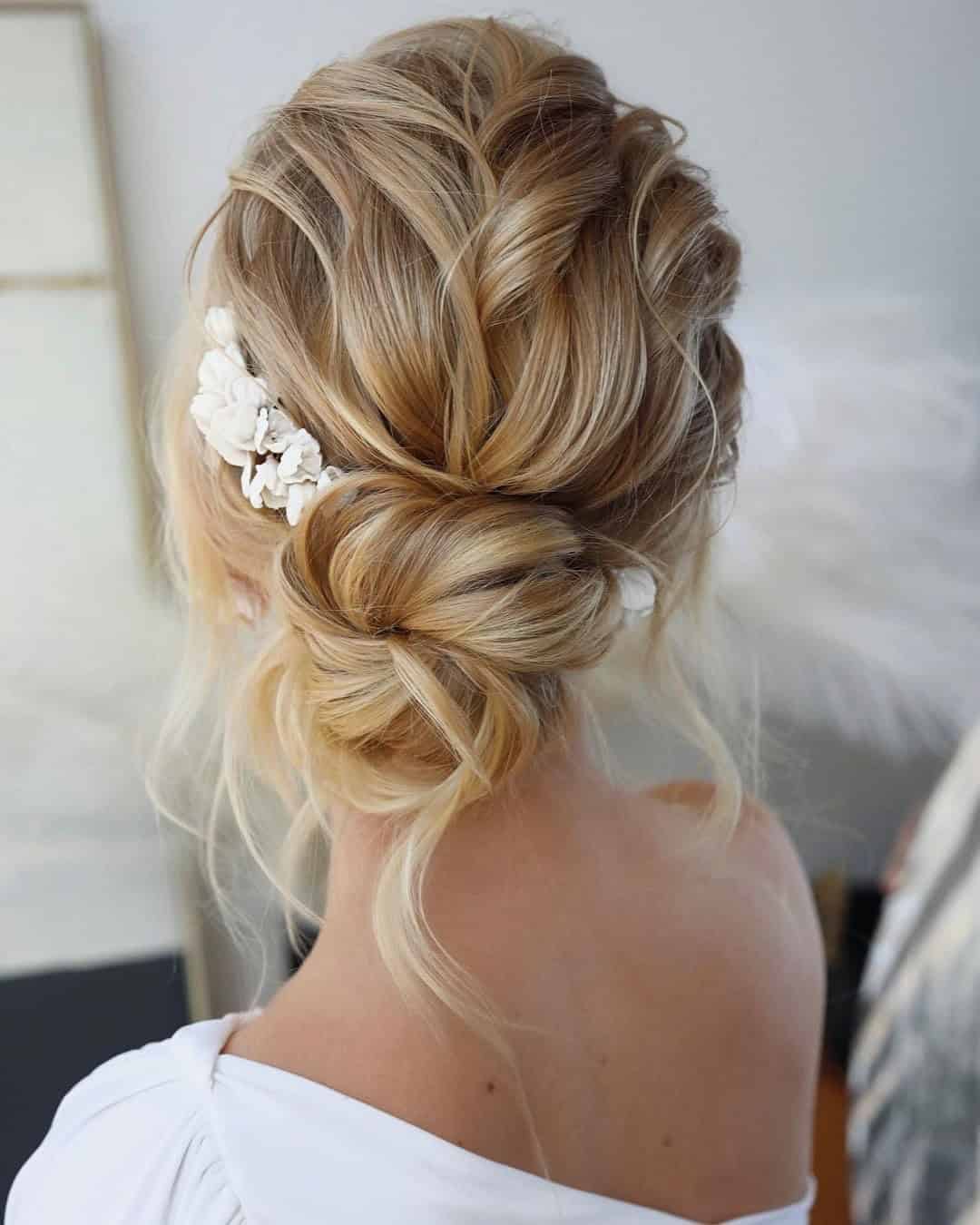 LOW BUN BRIDAL HAIRSTYLES