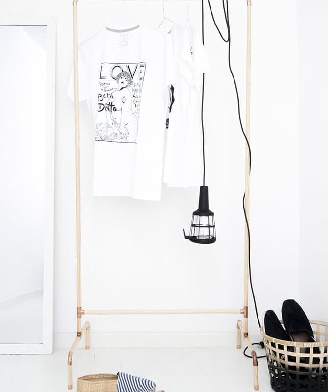 Simple Clothes Hanger for Tight Spaces