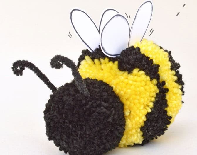 DIY Pom Pom Bumblebee