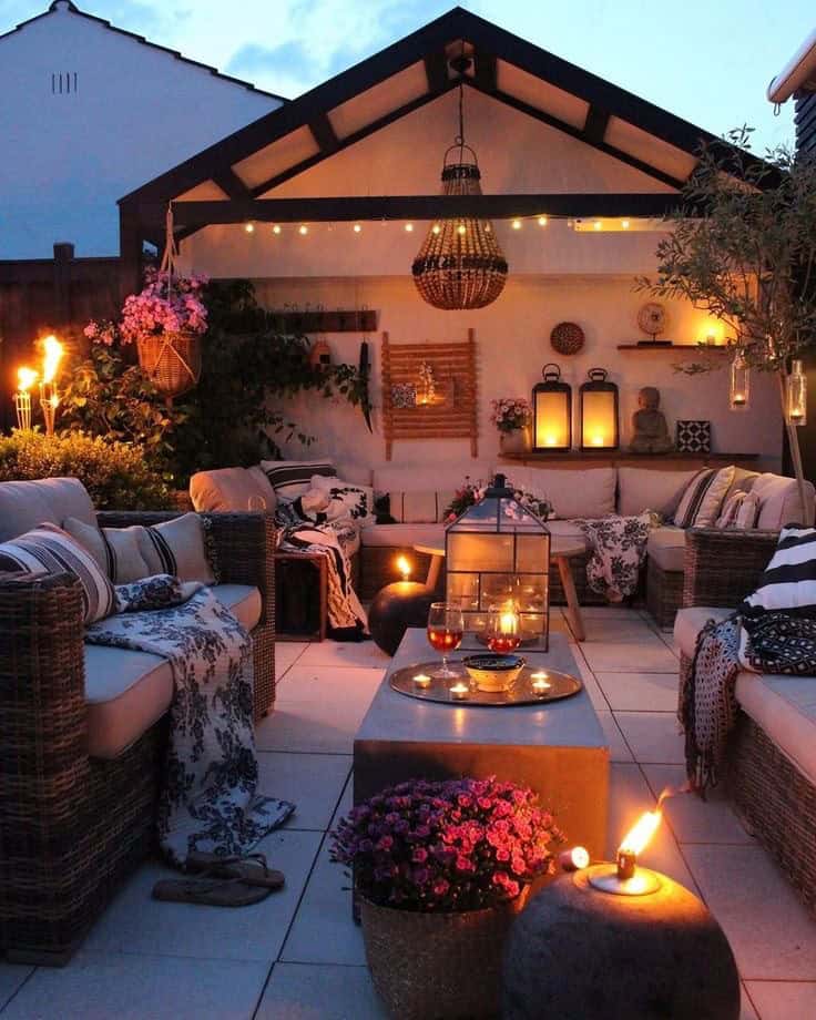 OUTDOOR LIVING