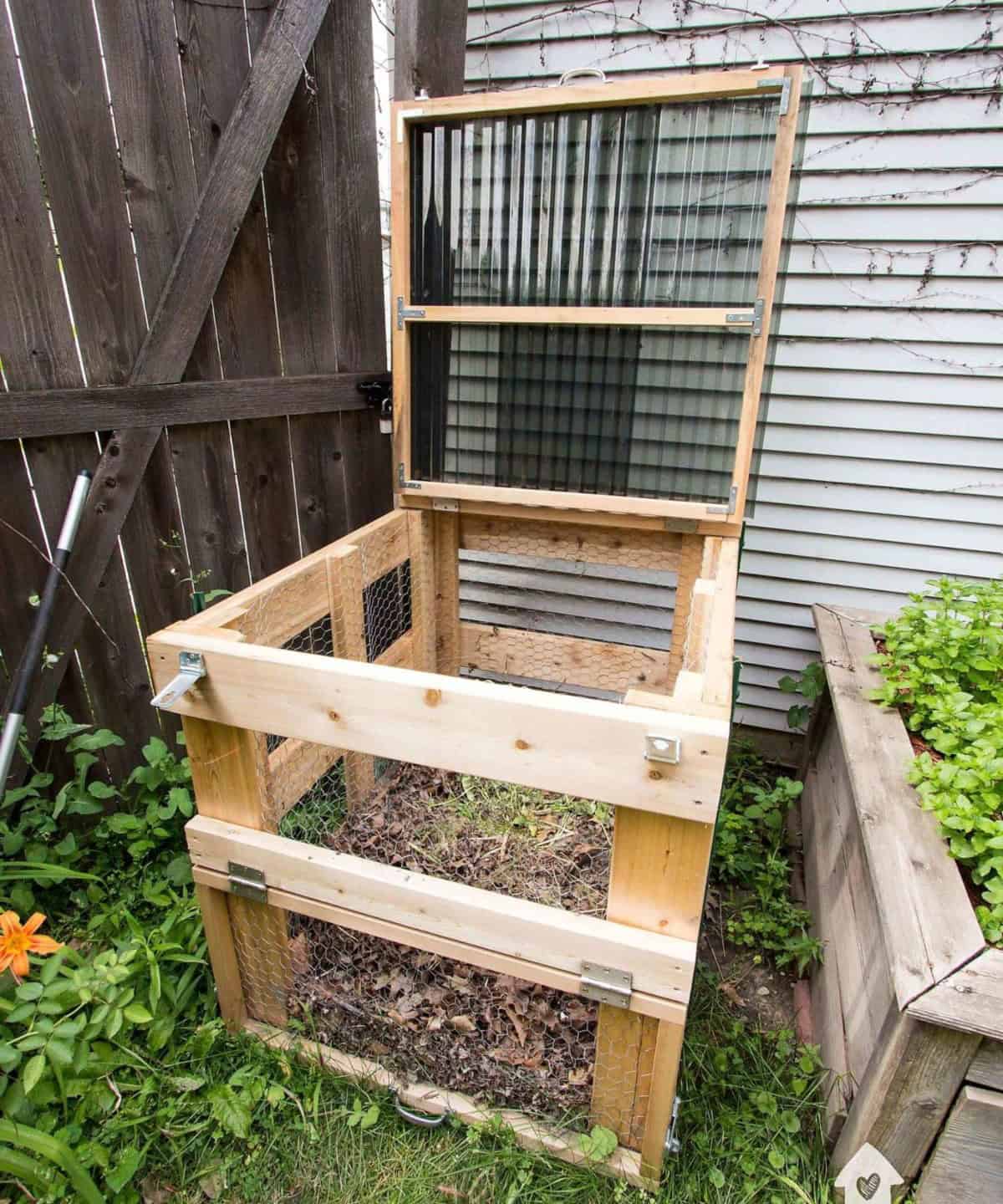 Simple DIY Compost Bin