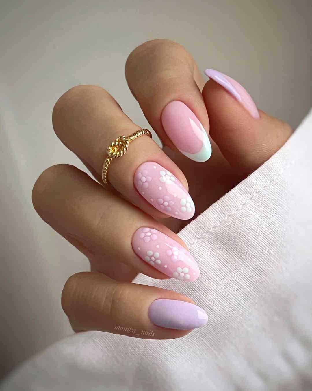 PASTEL DAISIES