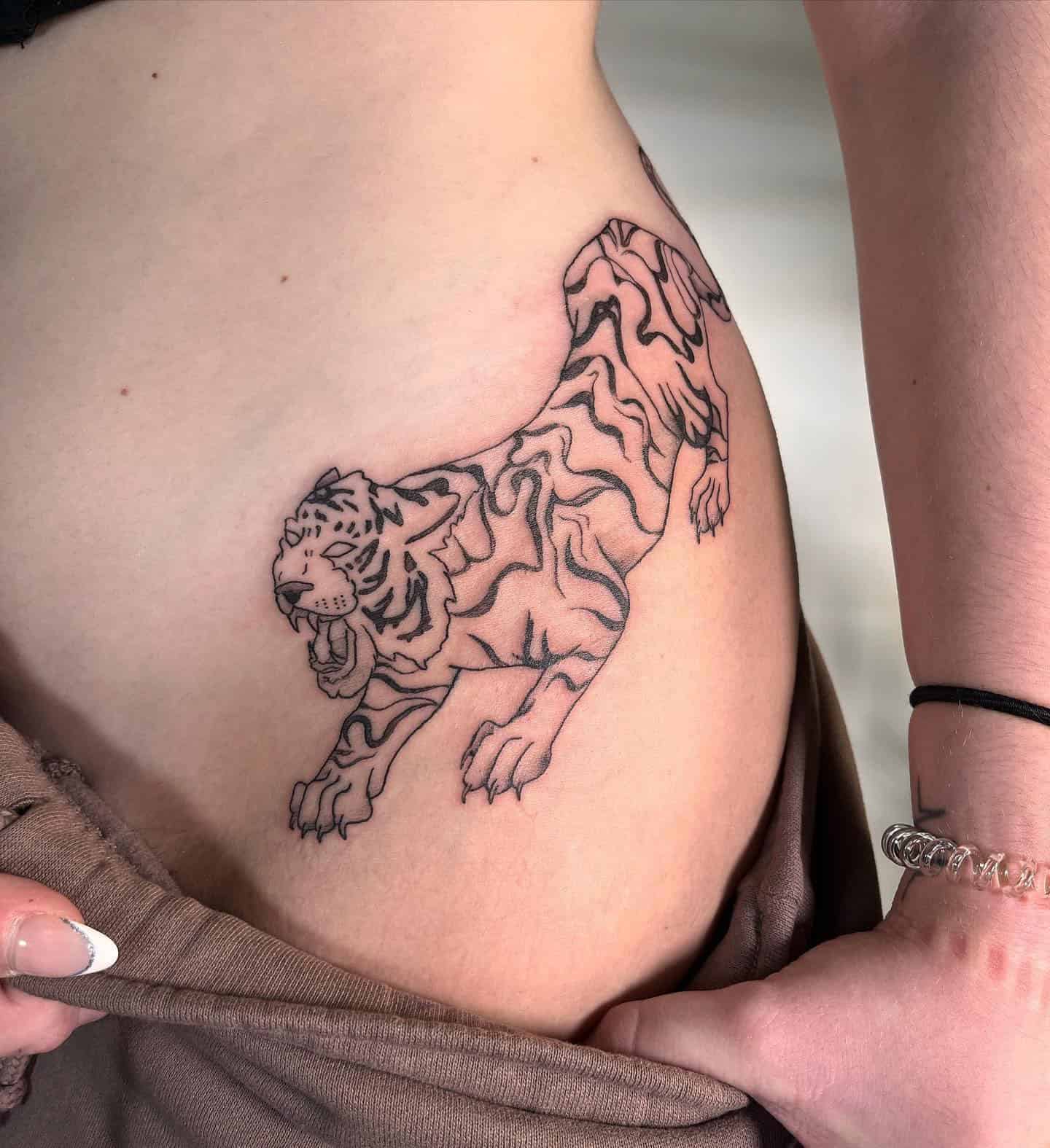 26] Hip Tiger Roaring Tattoo: Wild Spirit