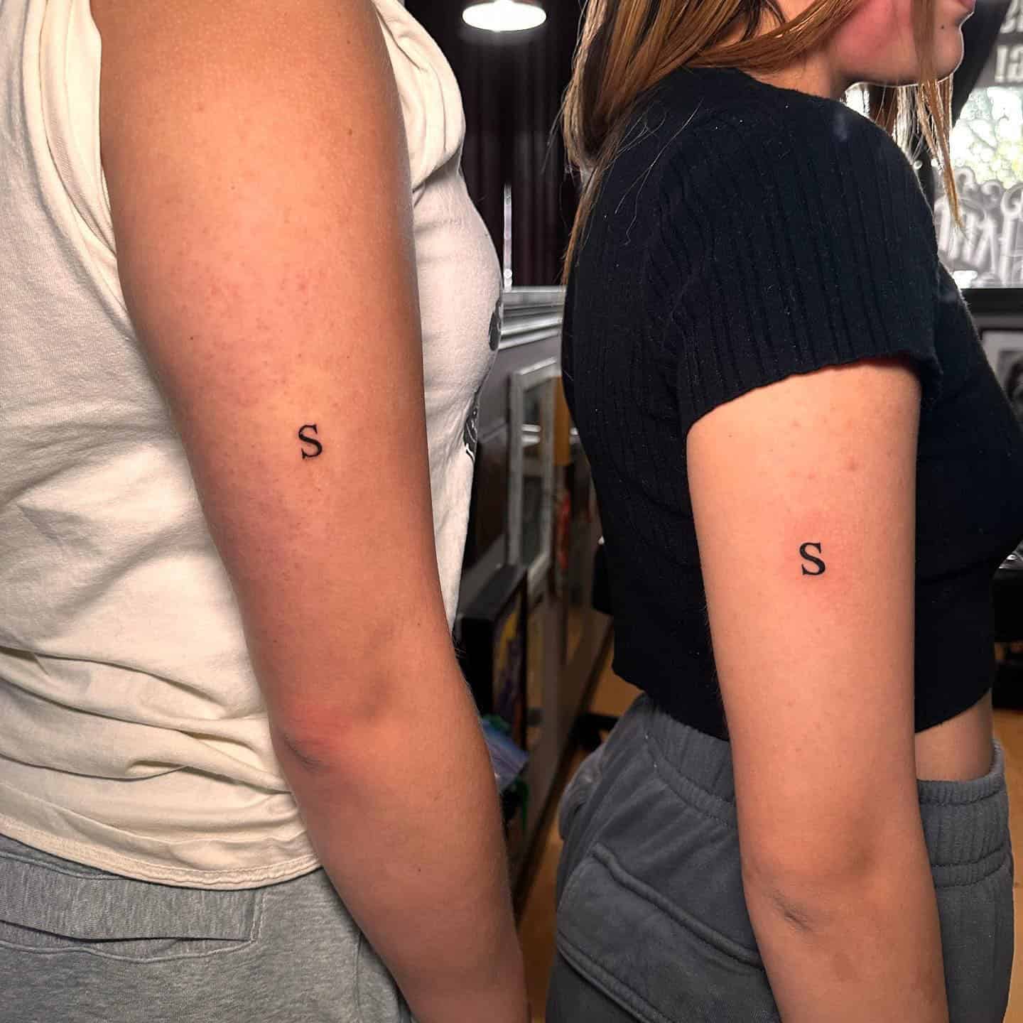 15] Matching ‘S’ Letter Tattoos: Friendship Tokens