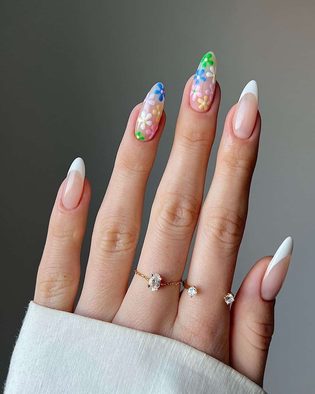 SIMPLE FLOWER NAILS