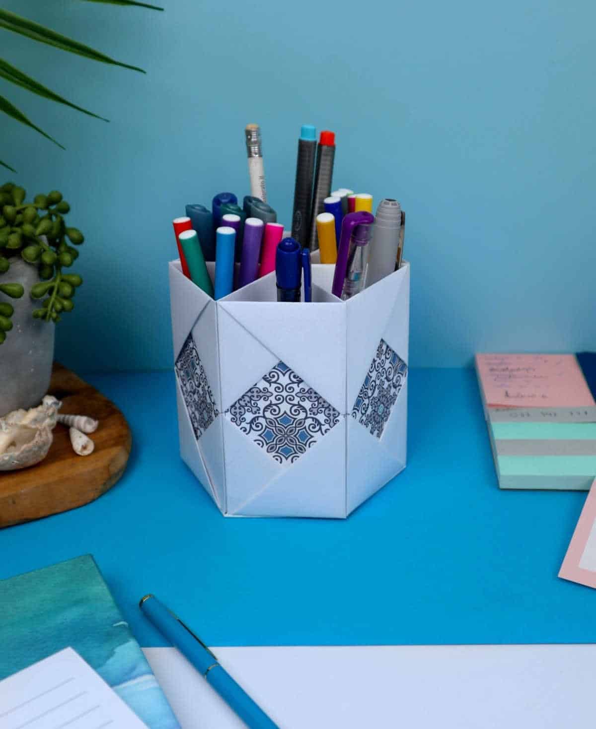 DIY Pencil Holder Out of Paper