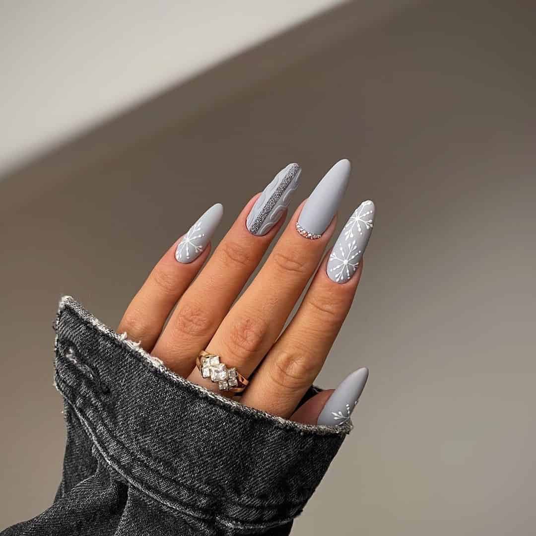 GREY WINTER NAILS