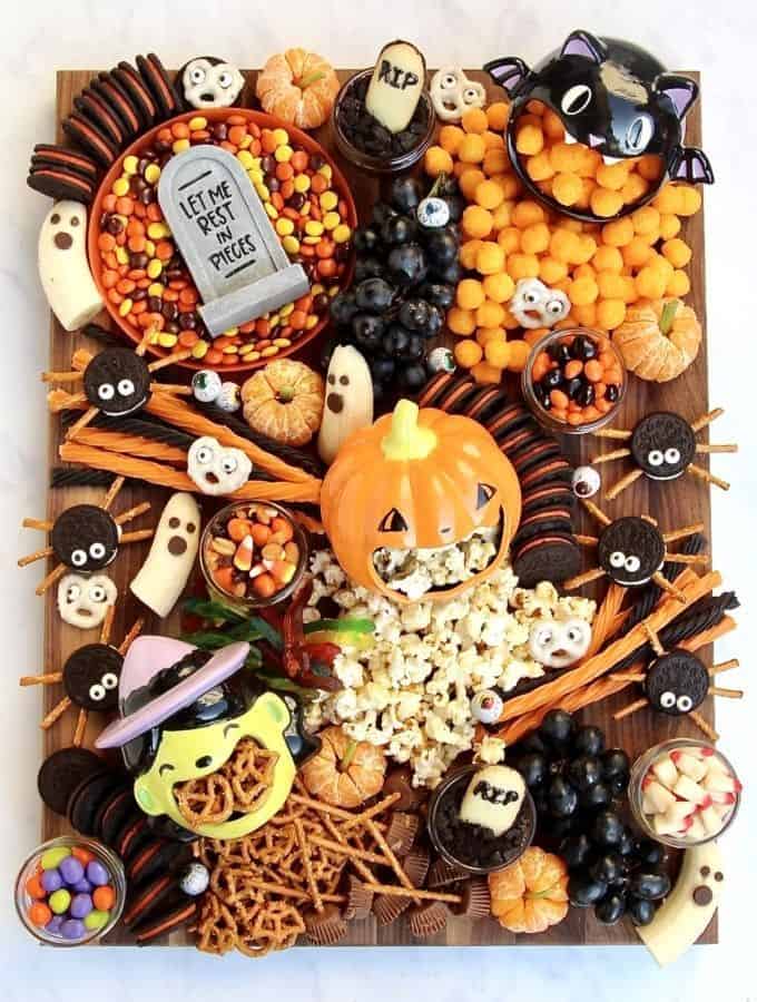 HALLOWEEN CHARCUTERIE BOARD