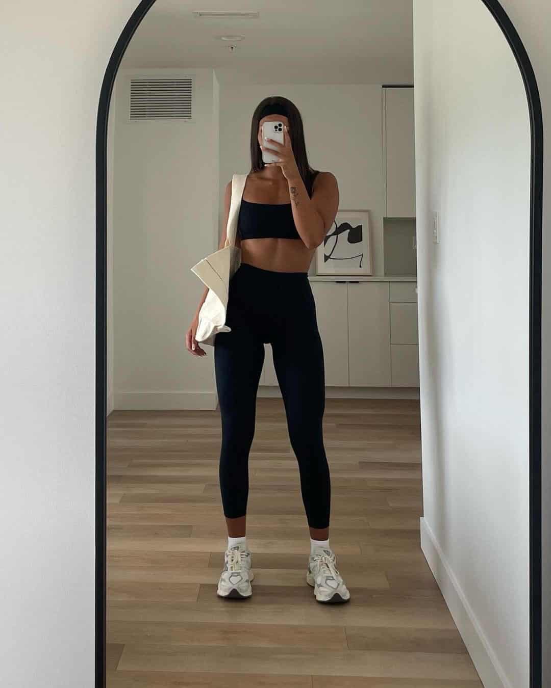 BLACK SPORTS BRA & LEGGINGS