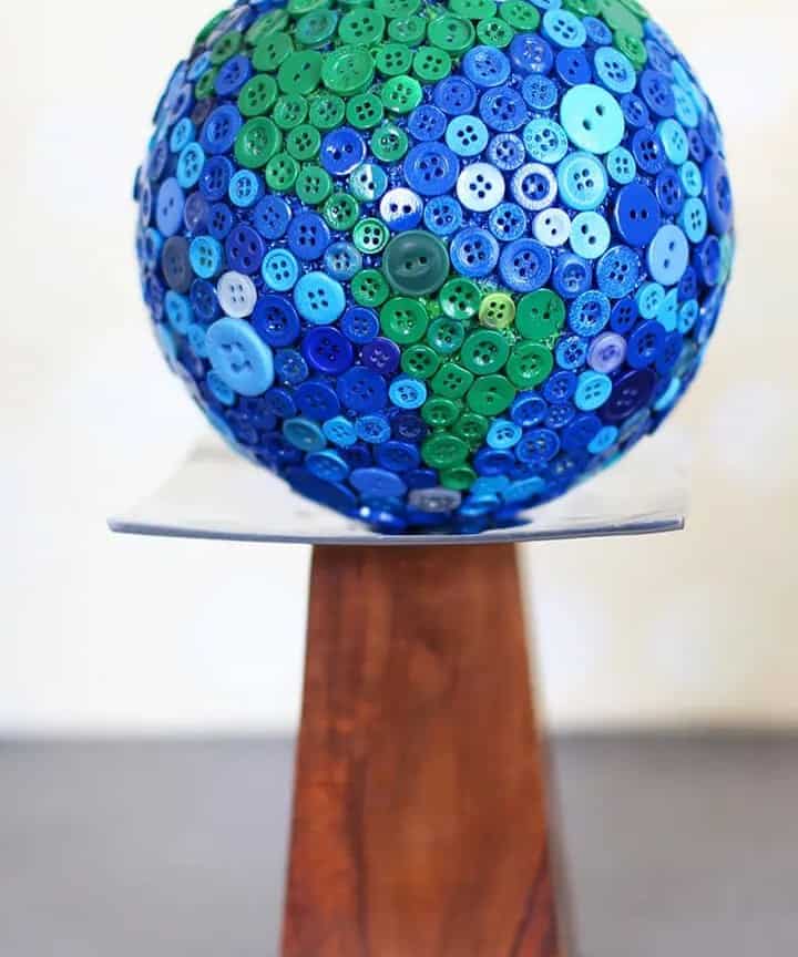 Button Globe