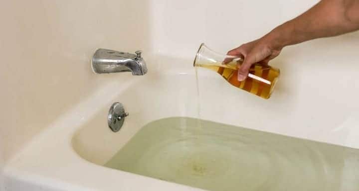 Use Apple Cider Vinegar to Disinfect Your Tub