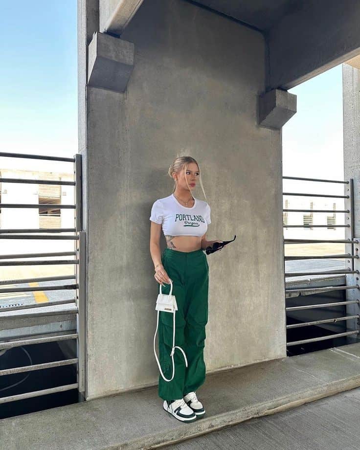 CROP TOP + GREEN CARGO PANTS