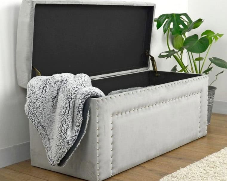 Comfortable Blanket Chest