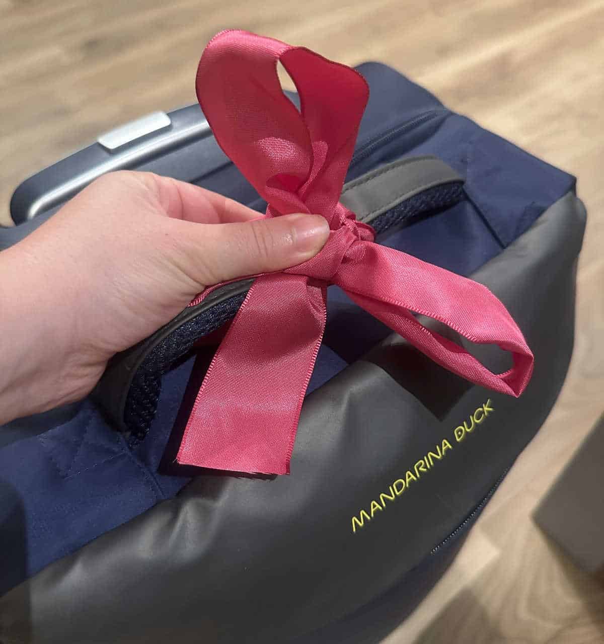 Tie a Ribbon to the Suitcase to Recognise It