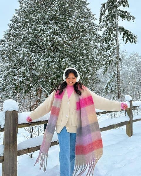 PINK TURTLENECK + CARDIGAN + JEANS + SCARF