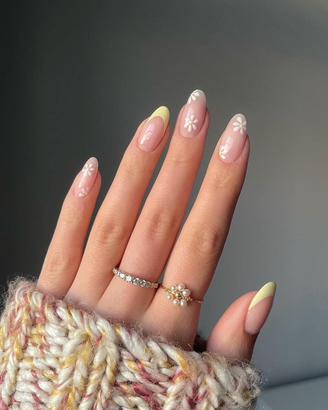 SIMPLE SPRING NAILS