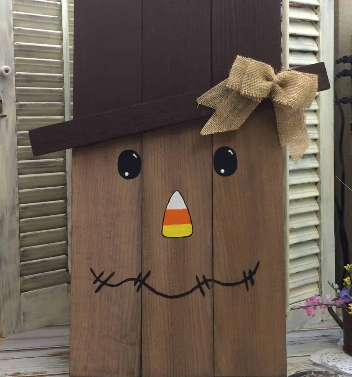 DIY Scarecrow From Cedar Pickets