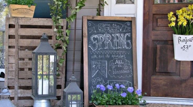 Chalkboard to Liven Up the Porch