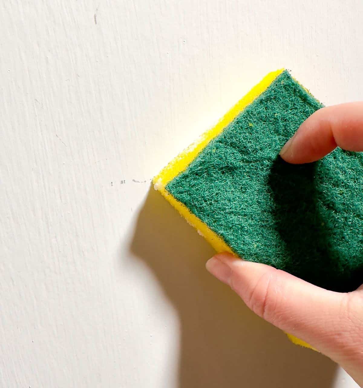 Remove Stains from the Wall with a Damp Sponge and Baking Soda