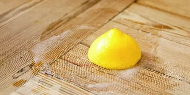 Clean a Wooden Cutting Board with Lemon and Salt