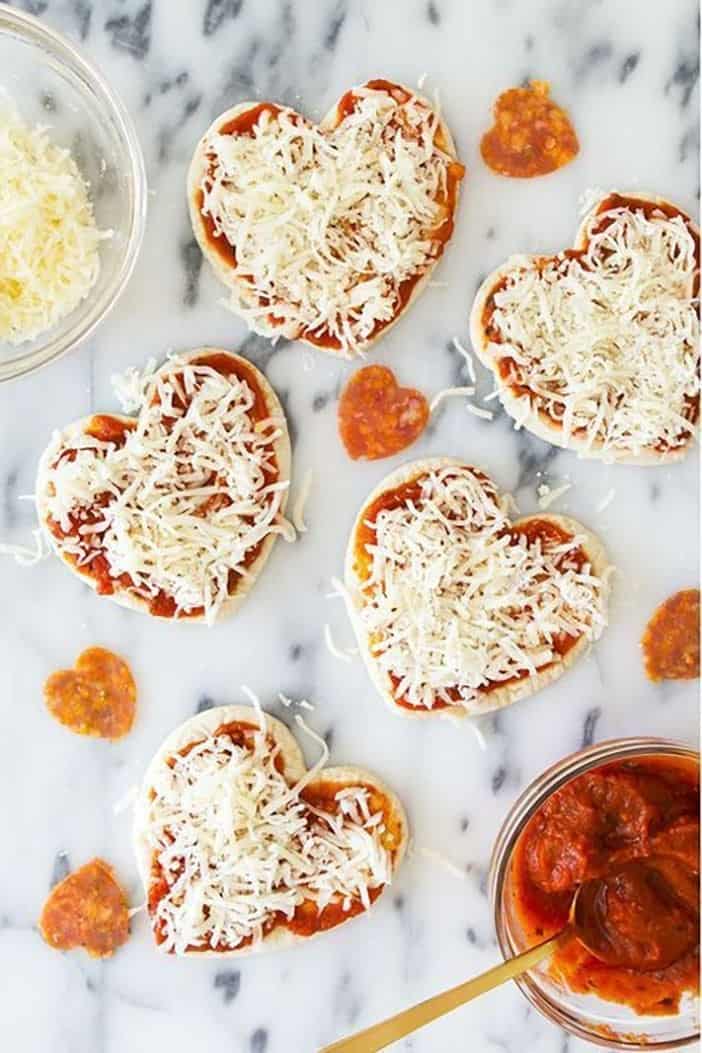 MAKE MINI PIZZAS