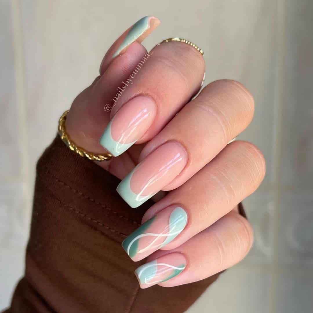 SUMMER GREEN NAILS