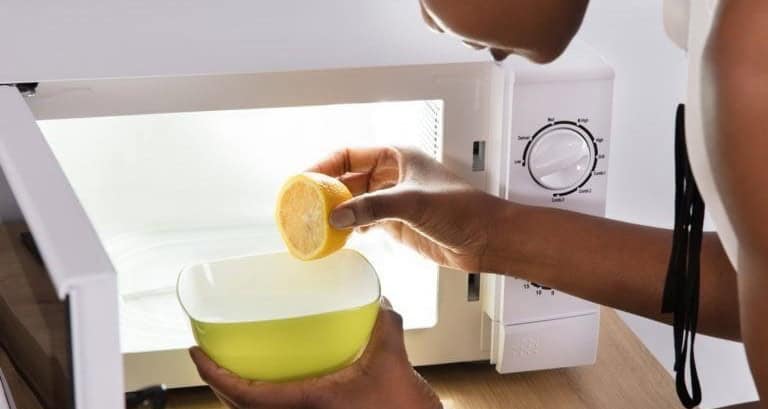 Clean Your Microwave With Water and Lemon!