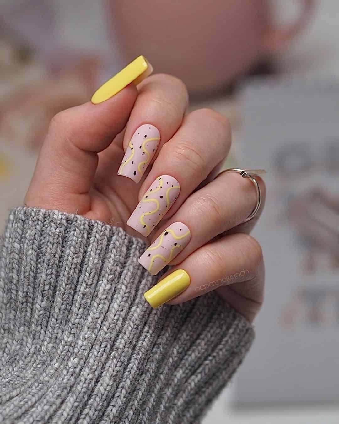 YELLOW NAILS WITH SPECKLES