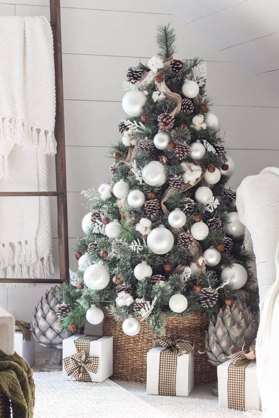 Pine Cone Christmas Tree