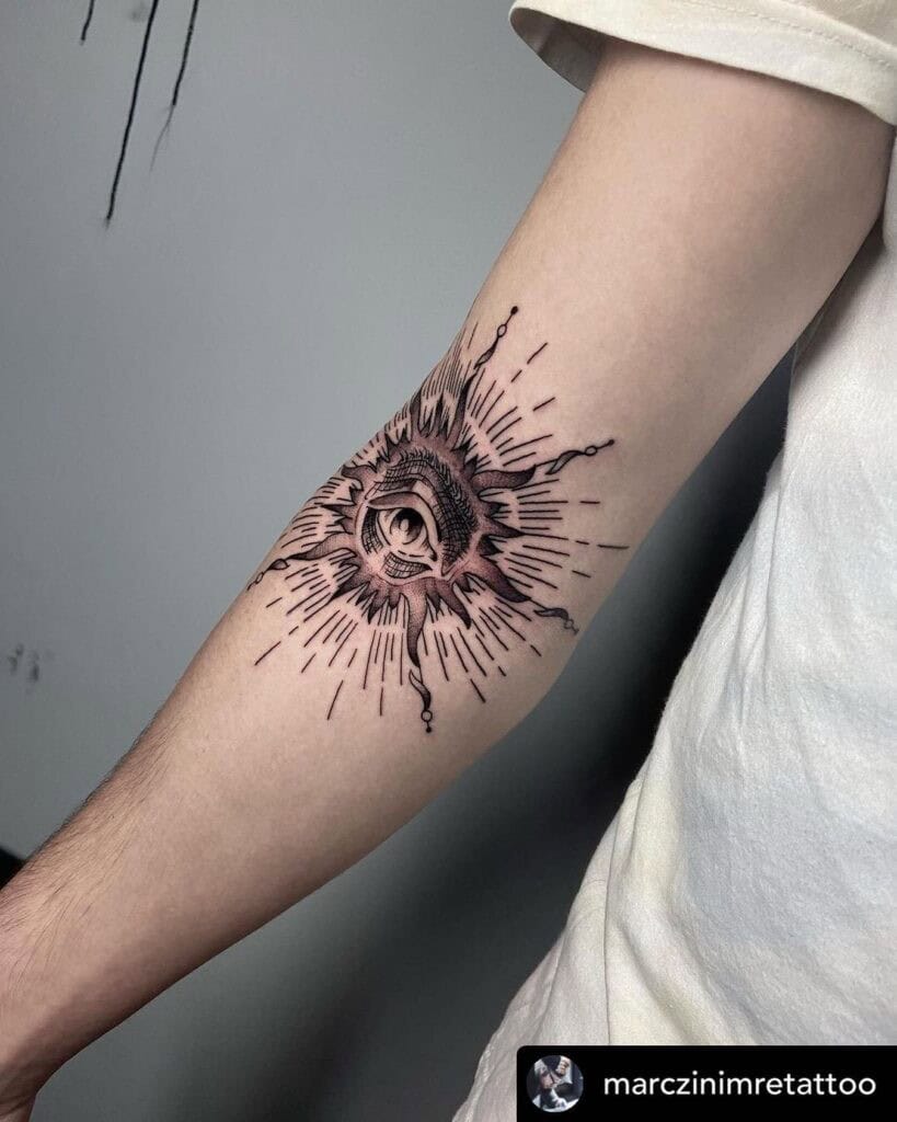 12] Eye Tattoo Design With Lightning On Hand