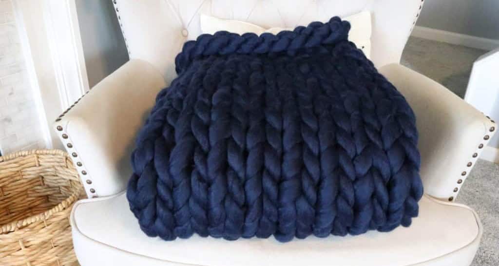 DIY Chunky Knit Blanket