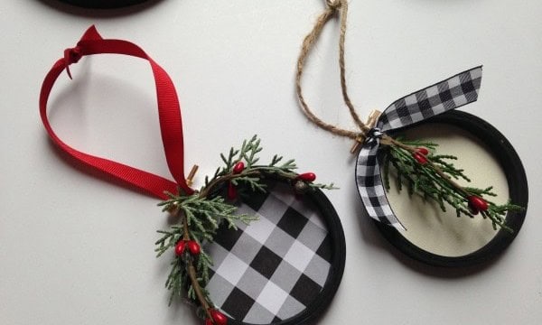 DIY Embroidery Hoop Christmas Ornaments