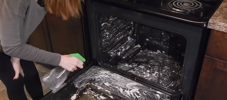 Use Vinegar and Baking Soda to Clean Your Oven