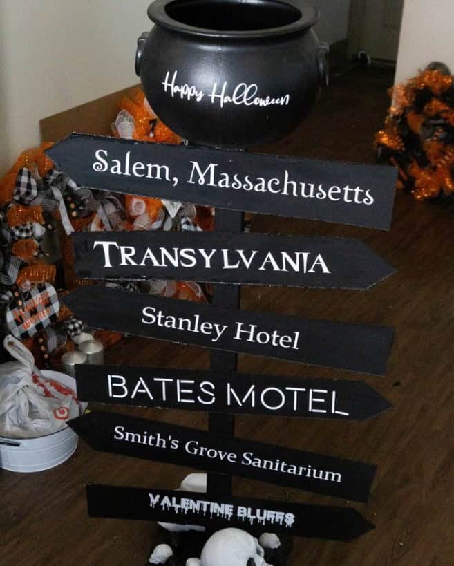 DIY Cauldron Sign Post