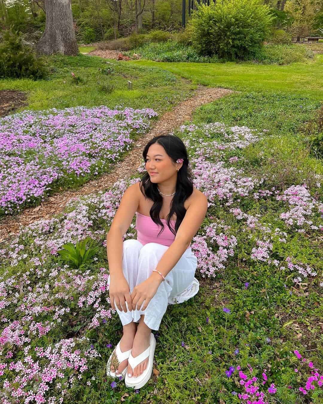 PINK TUBE TOP + WHITE PANTS