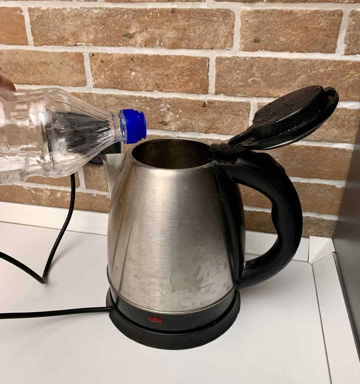 Descale Your Kettle with Vinegar