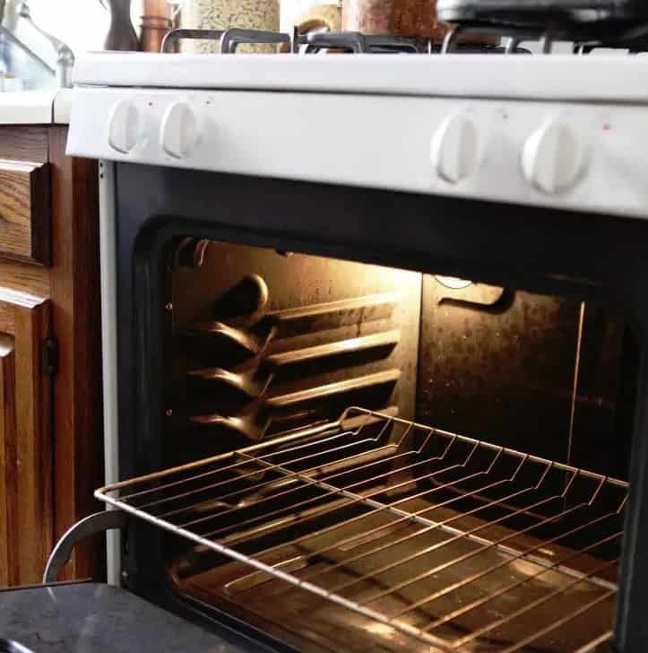 Use Vinegar and Baking Soda to Clean Oven